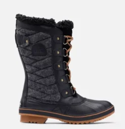 The Quilted Tall Lace Snowboot in Black Gum